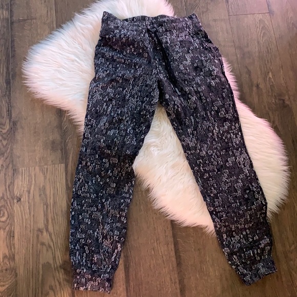 Lululemon jogger - Picture 1 of 3
